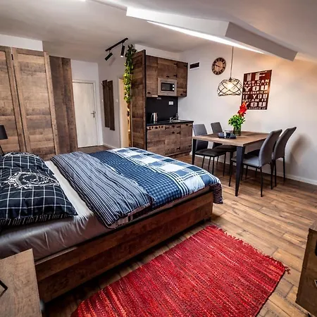 Ivi Place